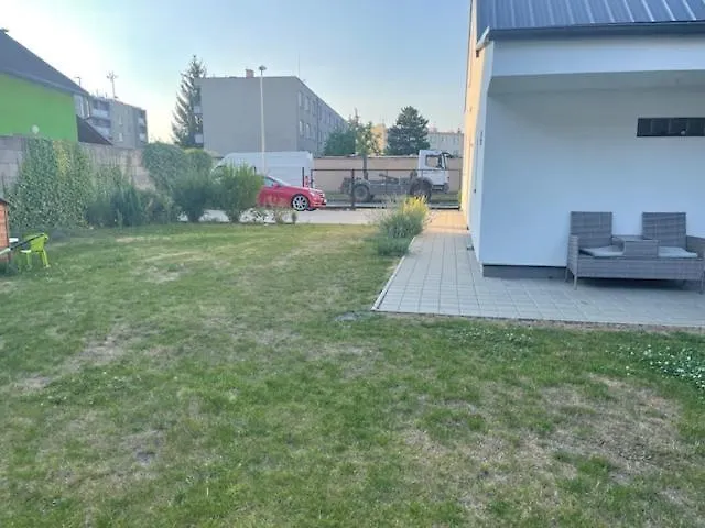 Vila Cely Dum + Zahrada Pardubice