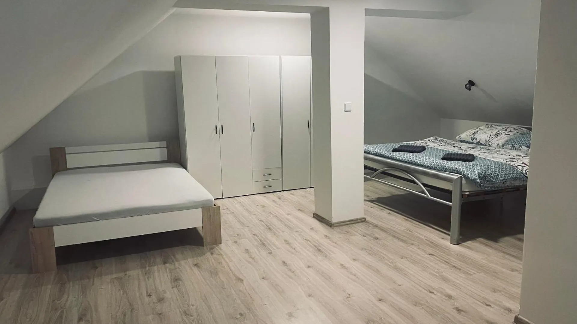 Cely Dum + Zahrada Villa Pardubice