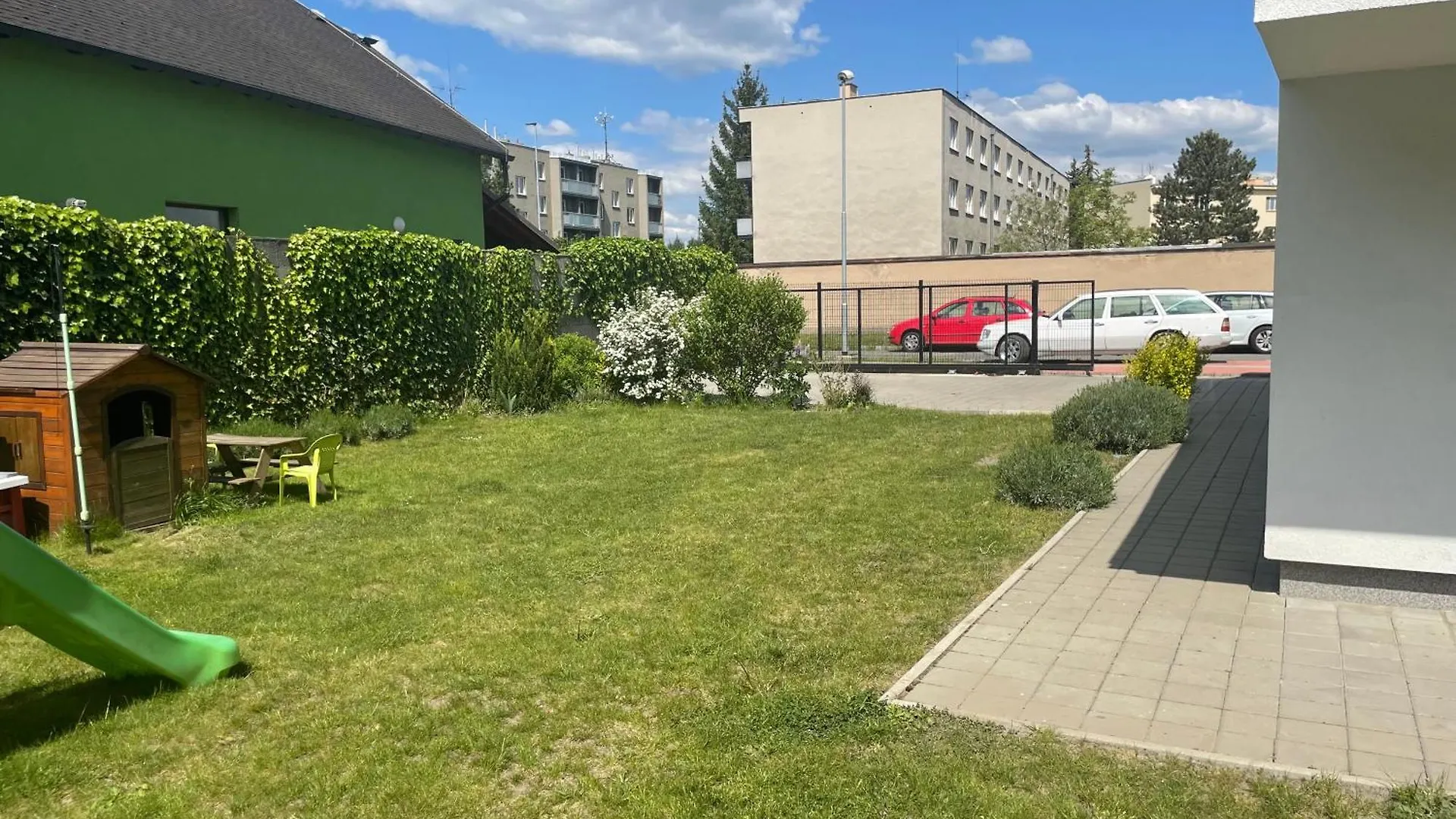 Cely Dum + Zahrada Villa Pardubice